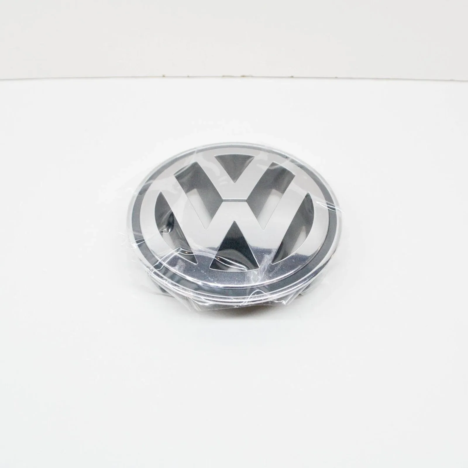 Grille Emblem &#034;VW&#034; - Chrome/Anthrac<wbr/>ite Genuine For VW 3C0853600A