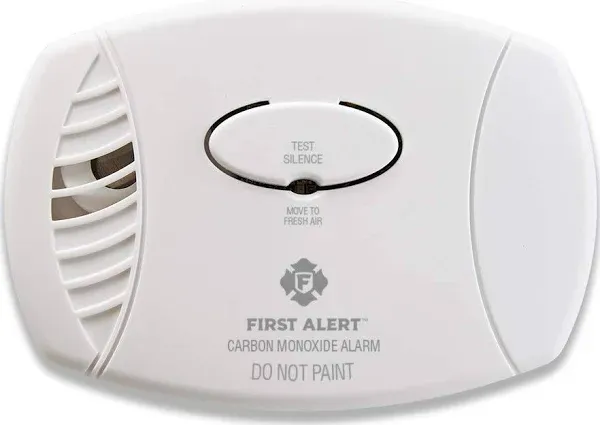 First Alert Carbon Monoxide Plug-In Alarm with Battery Backup CO605B