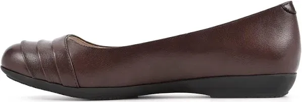 Cliffs by White Mountain Women's Clara Ballet Flat