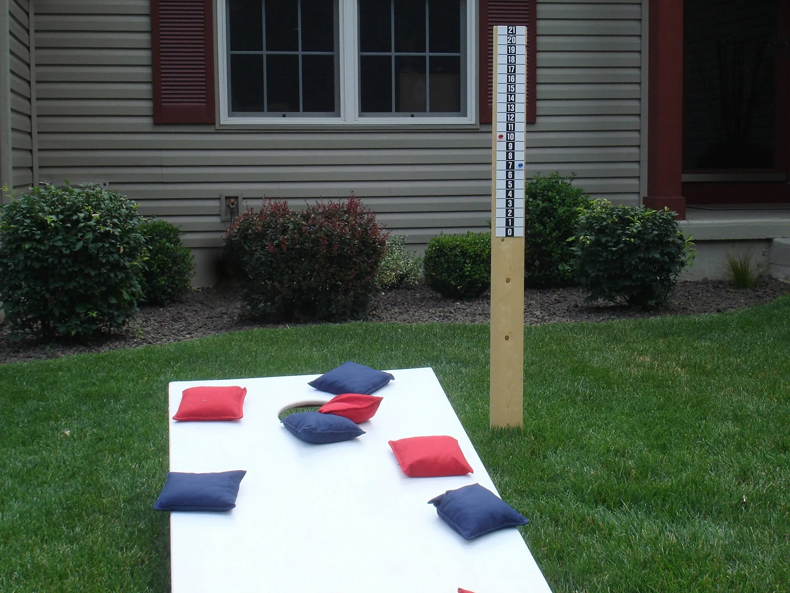 Midwest-Masterpiece Upright Magnetic Scoreboard Bocce Ball or Cornhole Bag Toss ...